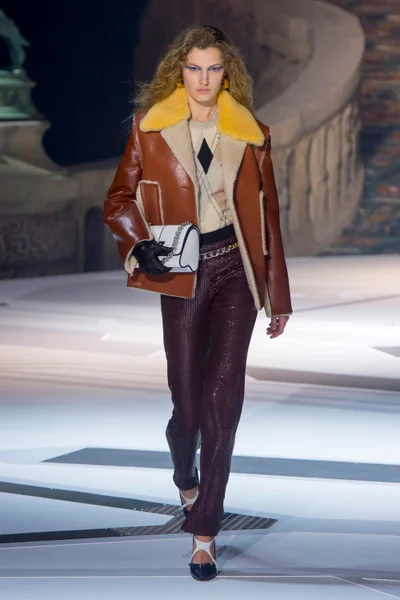 Look 37